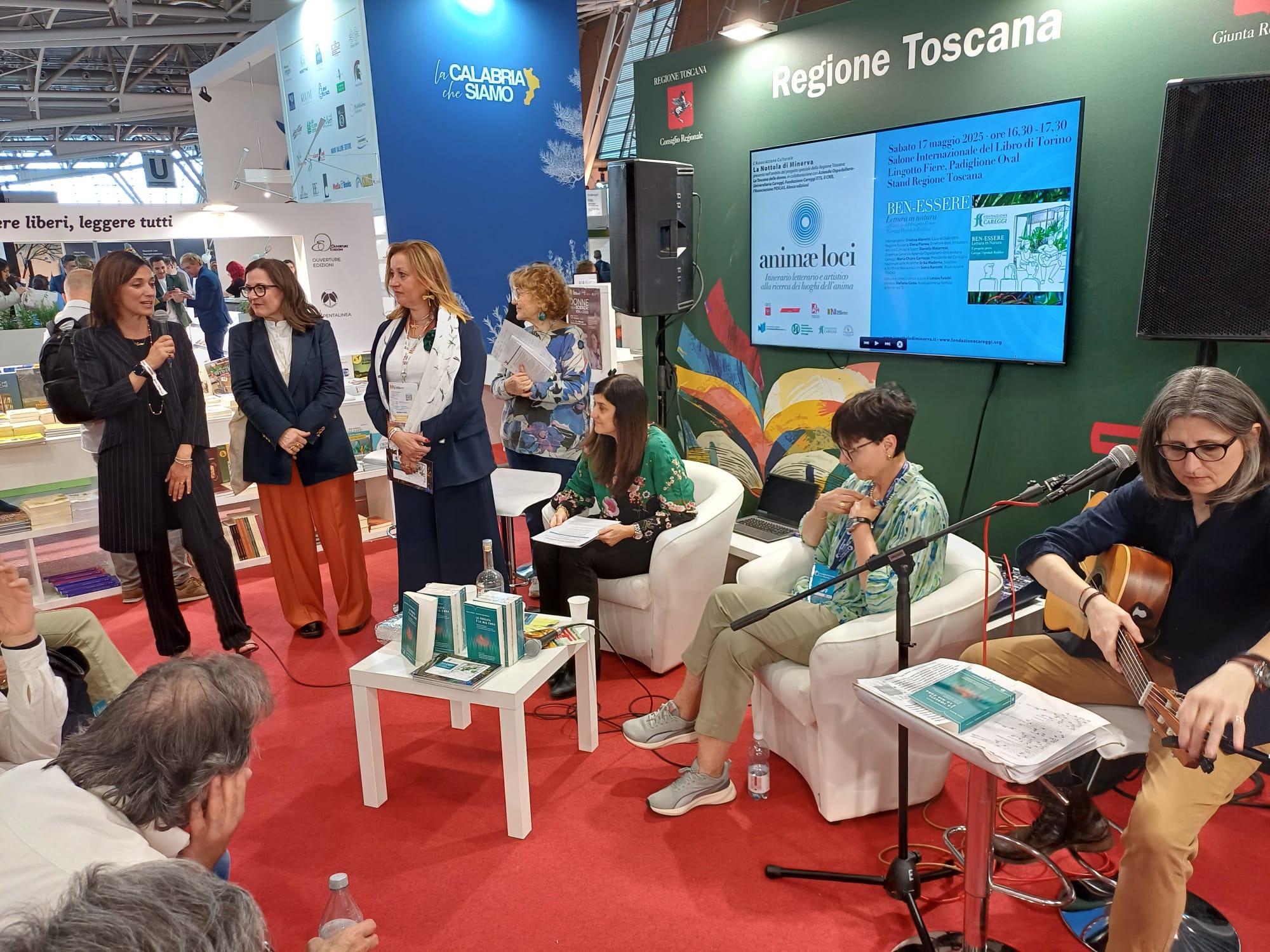 Verde e libri, combo ideale che procura benessere