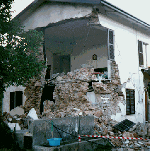 Edificio gravemente danneggiato